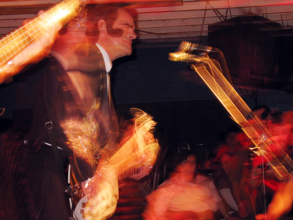 Unknown Hinson in concert at Ashville's Gray Eagle, October 31, 2008. (Click for larger version in new window.)